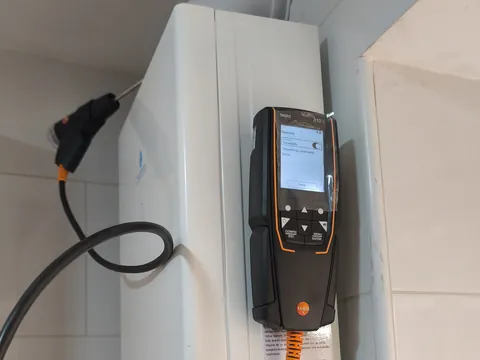 Ejemplo de foto frontal del calentador de gas